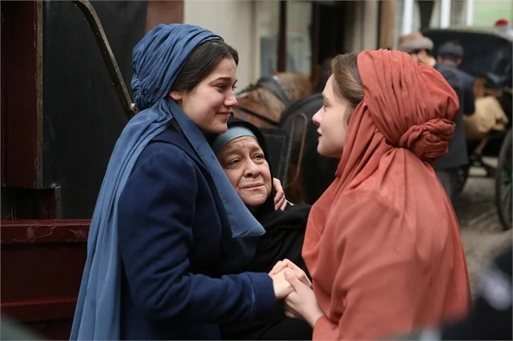 Perşembe'nin galibi 'Vatanım Sensin'