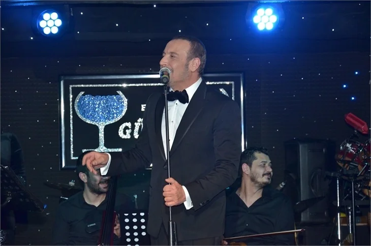 Hülya Avşar, Günay sahnesinde hayran bıraktı