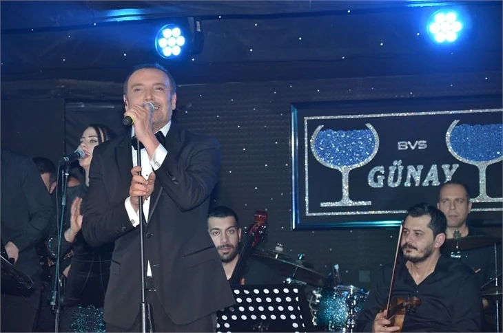 Hülya Avşar, Günay sahnesinde hayran bıraktı