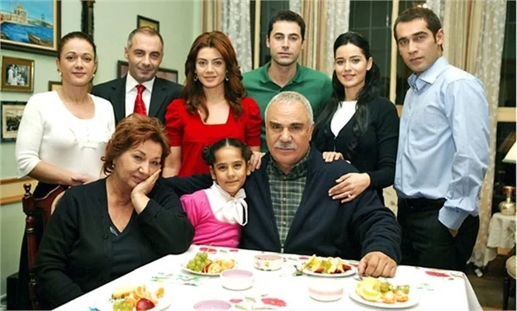 Yaprak Dökümü'nün küçük Ayşe'si büyüdü