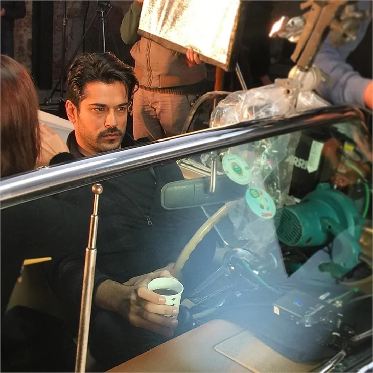 Burak Özçivit'e yaklaşmanın bedeli 500 lira