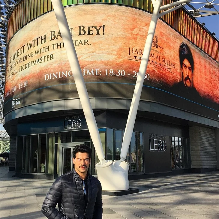 Burak Özçivit'e yaklaşmanın bedeli 500 lira