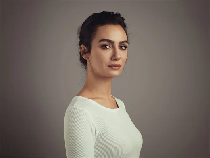 Birce Akalay öğrencilik günlerine döndü!