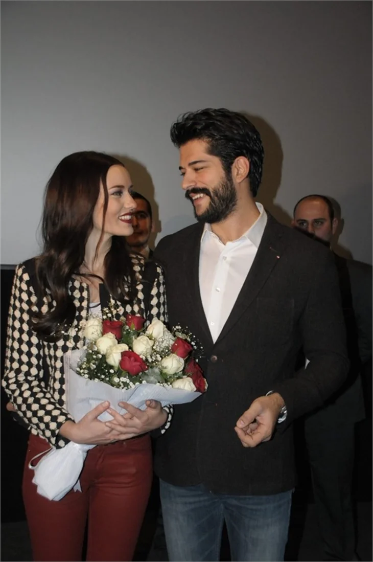 Burak Özçvit'e teklif: "Düğünü Dubai'de yapın"