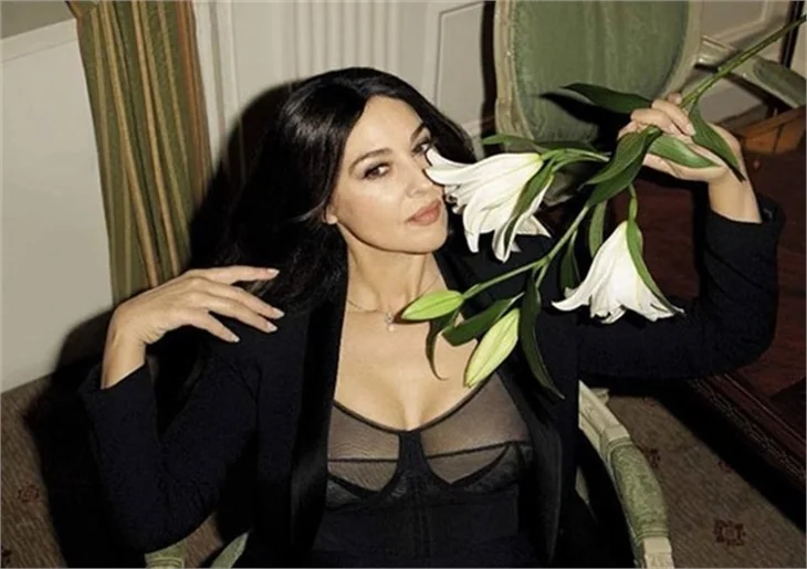 Monica Bellucci'den olay pozlar