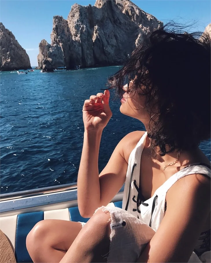 Shanina Shaik'ın Sevgililer Günü pozu!