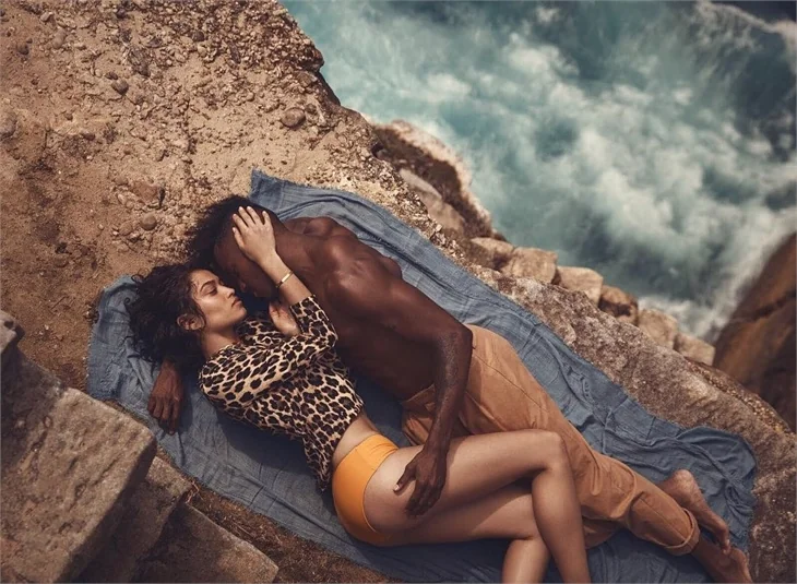 Shanina Shaik'ın Sevgililer Günü pozu!