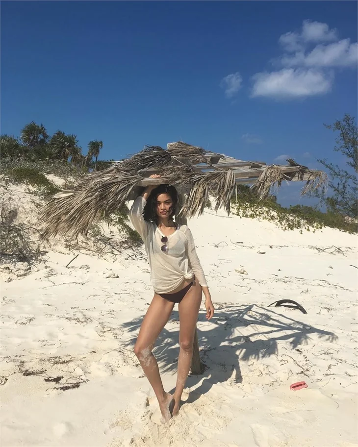 Shanina Shaik'ın Sevgililer Günü pozu!