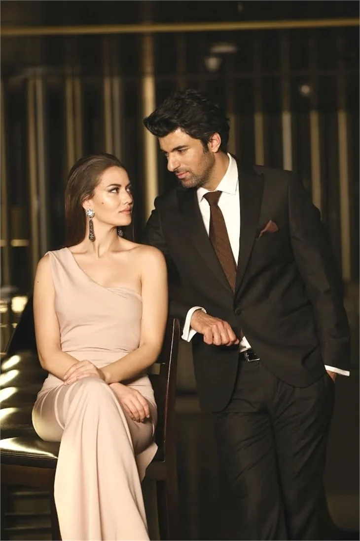 Fahriye Evcen ile Engin Akyürek'ten 'Sevgililer Günü'ne özel pozlar!
