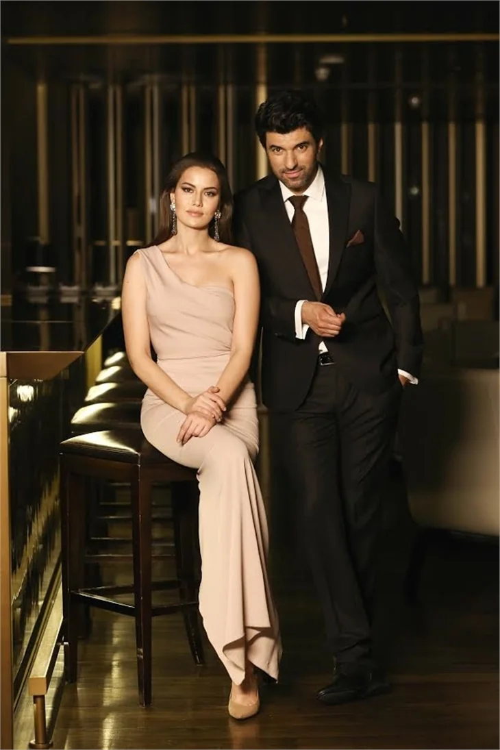 Fahriye Evcen ile Engin Akyürek'ten 'Sevgililer Günü'ne özel pozlar!