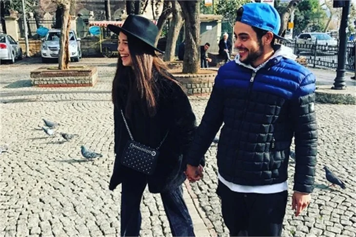 Rüzgar Erkoçlar'dan sevgilisine evlilik teklifi