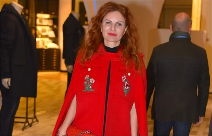 Etel Baler'in farklı giyim tarzı