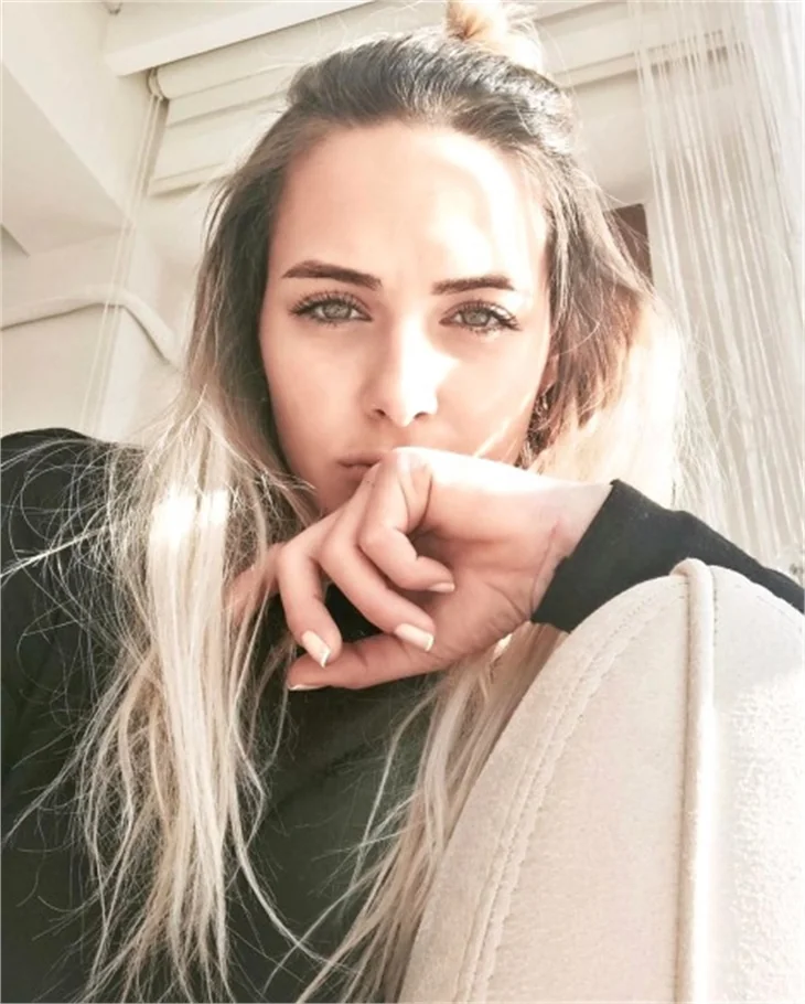 Damla Can güzelliğiyle mest ediyor