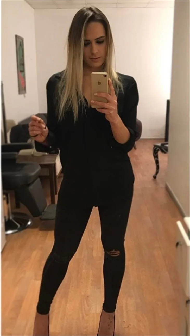 Damla Can güzelliğiyle mest ediyor