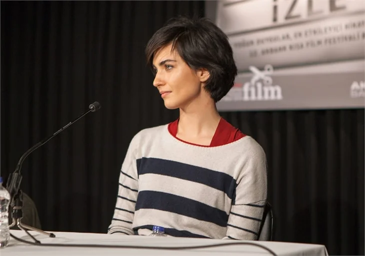 Tuba Büyüküstün, Şili'de en iyi Türk kadın oyuncu