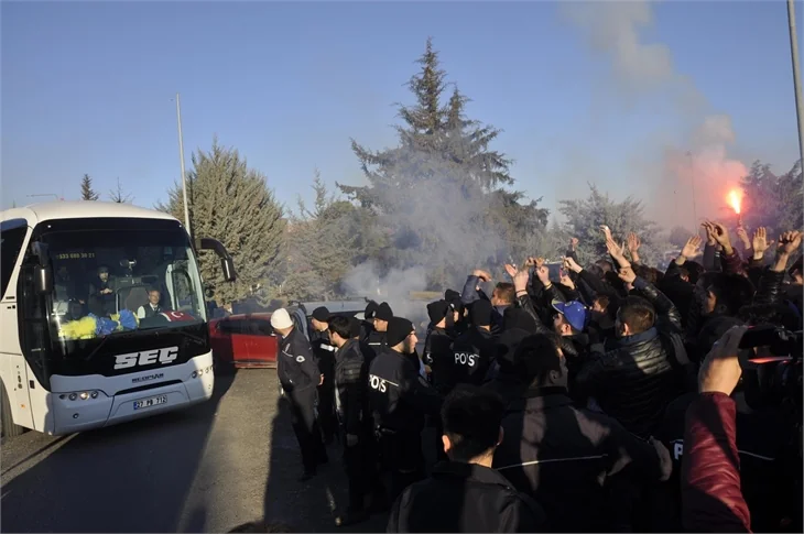 Fenerbahçe'ye Gaziantep'te protestolu karşılama