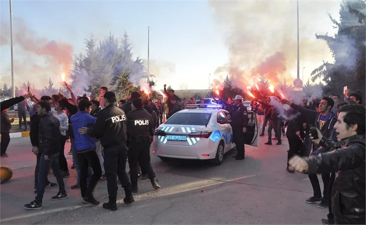 Fenerbahçe'ye Gaziantep'te protestolu karşılama
