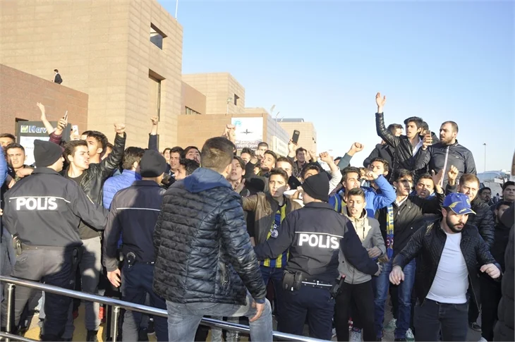 Fenerbahçe'ye Gaziantep'te protestolu karşılama
