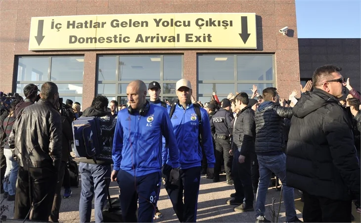 Fenerbahçe'ye Gaziantep'te protestolu karşılama