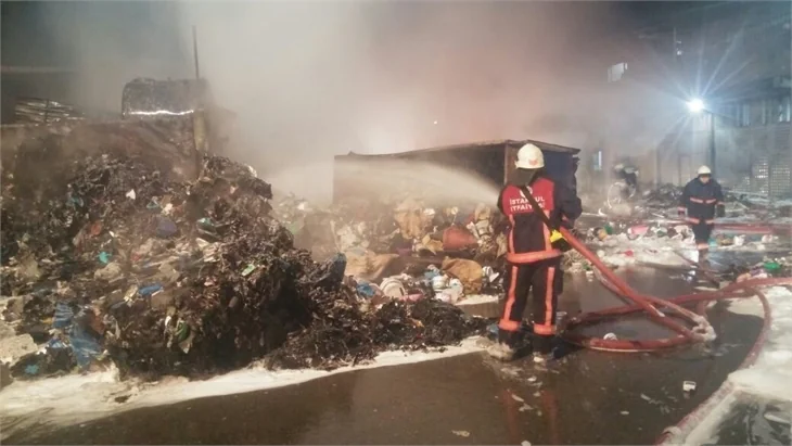 İstanbul'da korkutan yangın!