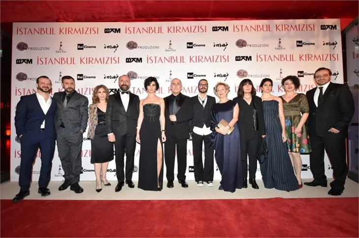 "İstanbul Kırmızısı"na ünlü akını!