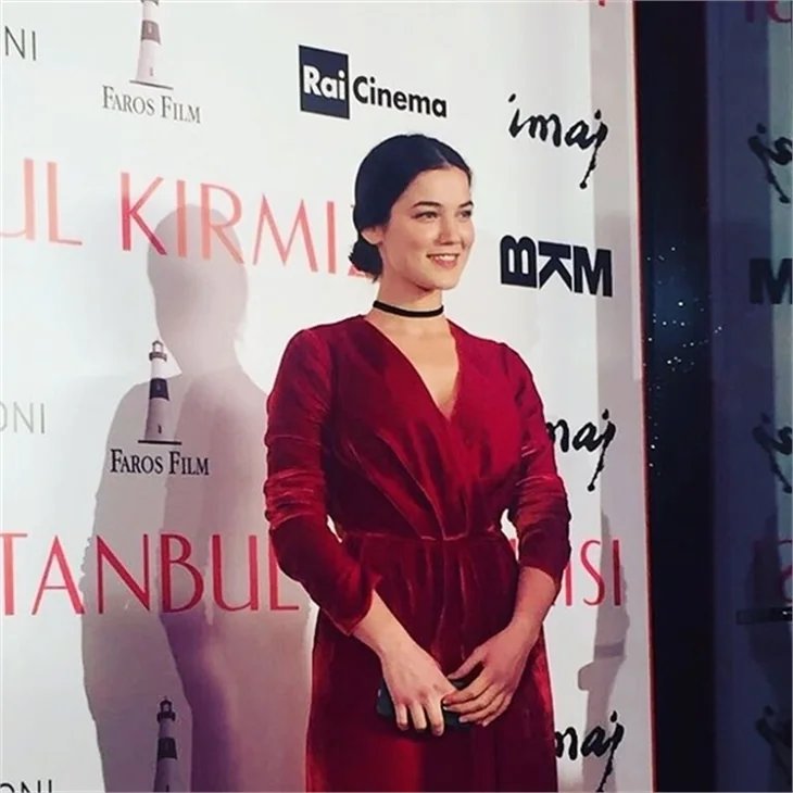 "İstanbul Kırmızısı"na ünlü akını!