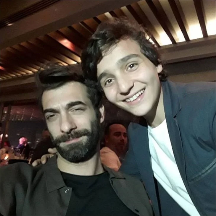 Poyraz Karayel ekibi veda yemeğinde
