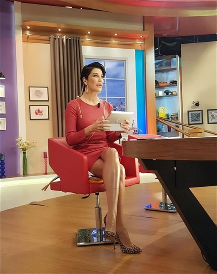 Deniz Akkaya'dan çıplak poz!