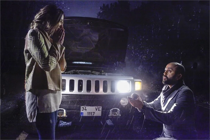 'Paramparça'da Damir'den Hazal'a evlilik teklifi!