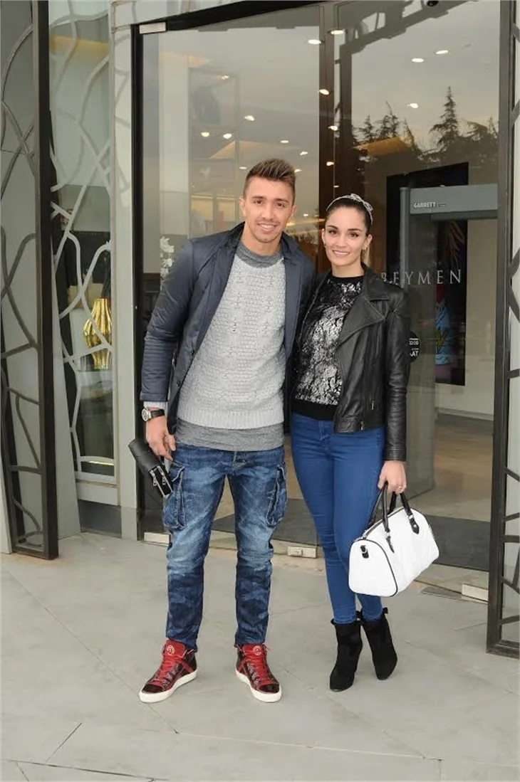 Muslera'dan eşine sürpriz parti!