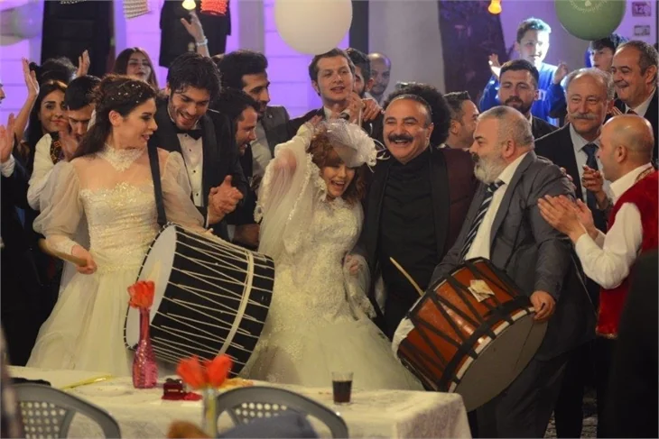 Hangimiz Sevmedik’te çifte düğün!