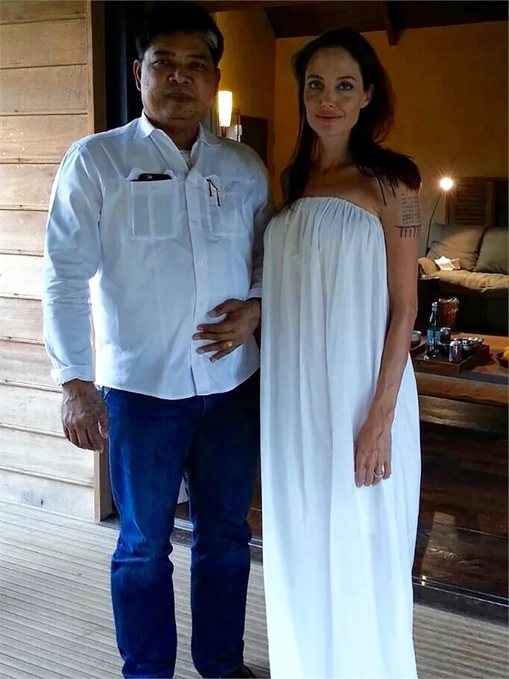 Angelina Jolie'nin dövmesinin sırrı!