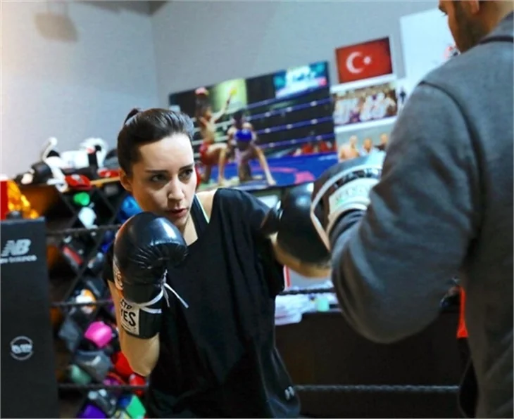 Nazlı Çelik boksa merak sardı!