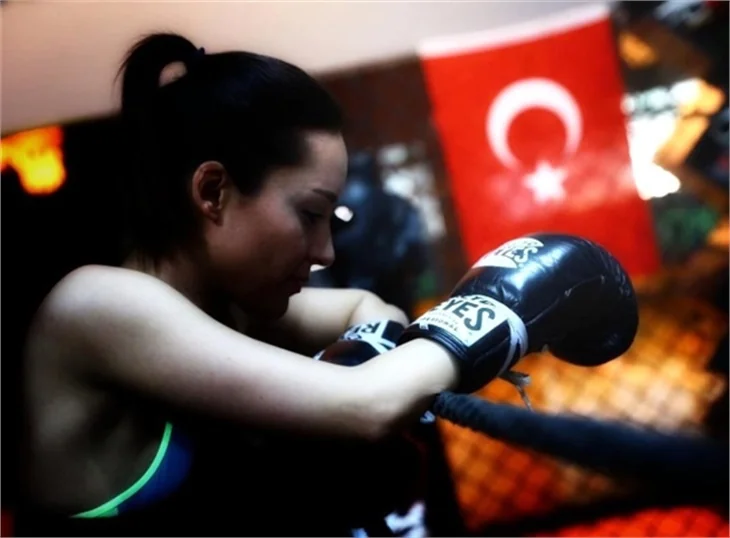 Nazlı Çelik boksa merak sardı!