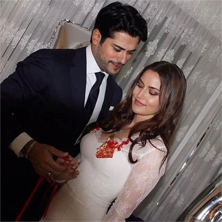 Neslihan Atagül, Fahriye Evcen'i tebrik etti!