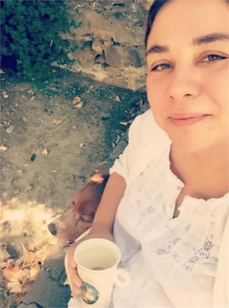Yeşim Ceren Bozoğlu yine eridi