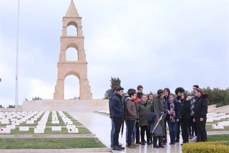Hayat Bazen Tatlıdır oyuncuları Çanakkale'de duygusal anlar yaşadı