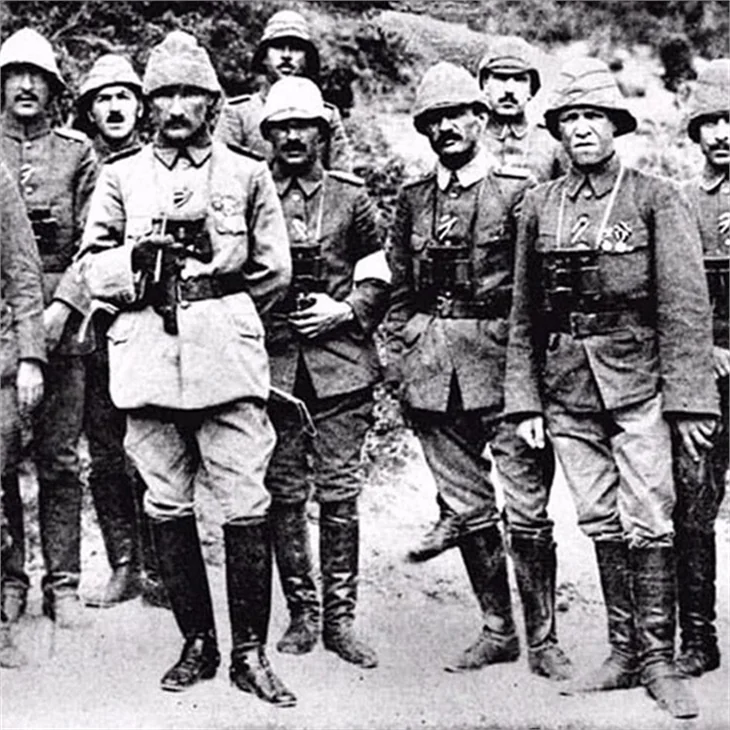 Ünlü isimlerin 18 Mart paylaşımları!