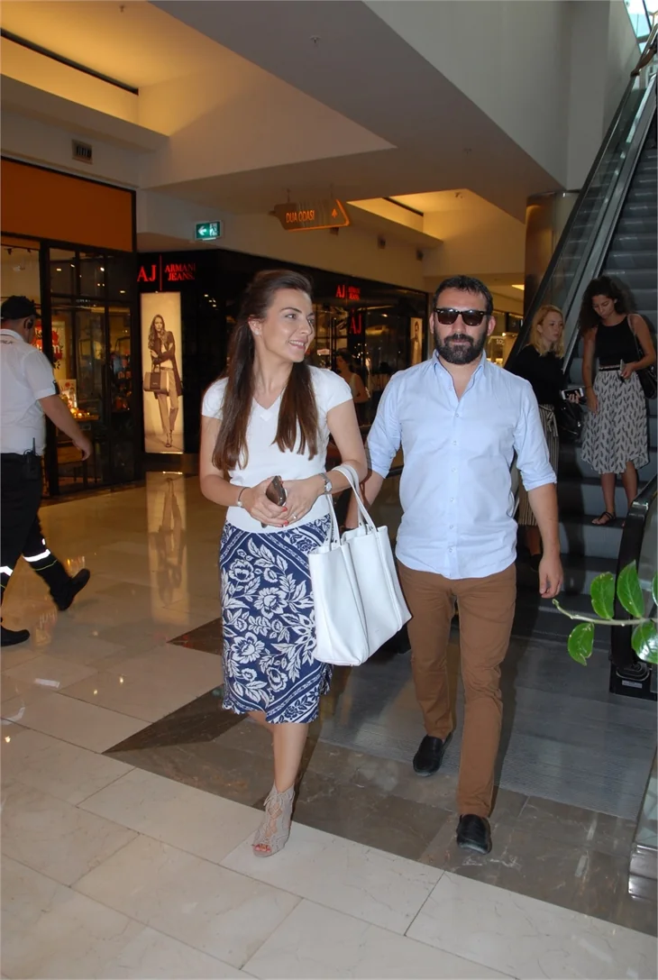 Burcu Kara hamile!