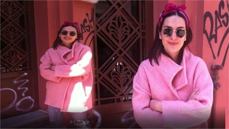 Bergüzar Korel boş zamanlarını kafesinde geçiriyor