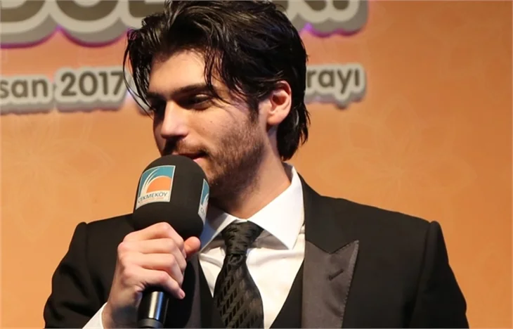 Can Yaman ödül aldı!