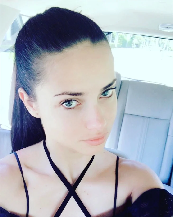 Adriana Lima'nın sosyal medyayı sallayan paylaşımları