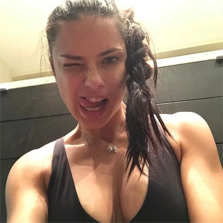 Adriana Lima'nın sosyal medyayı sallayan paylaşımları