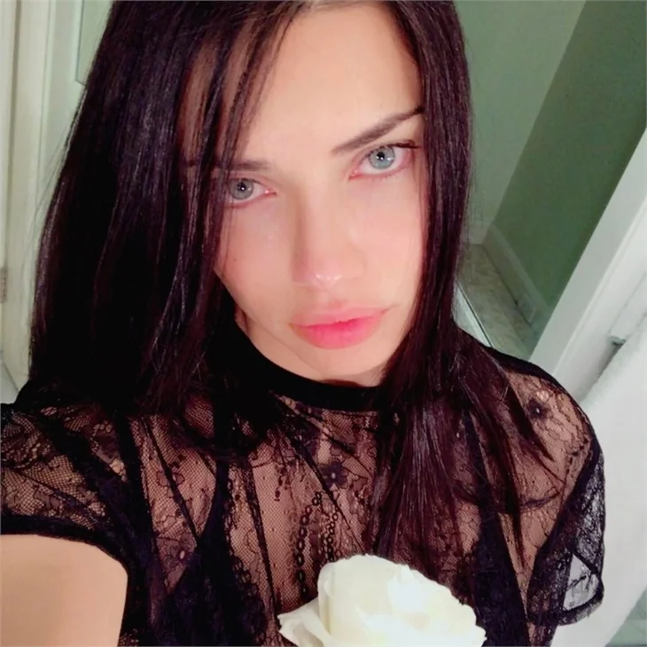 Adriana Lima'nın sosyal medyayı sallayan paylaşımları