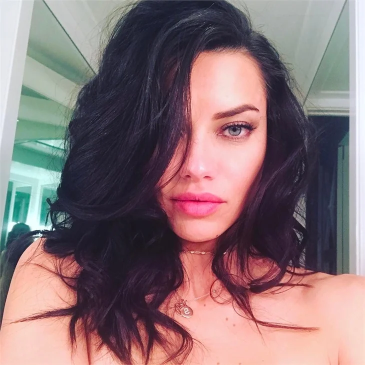 Adriana Lima'nın sosyal medyayı sallayan paylaşımları
