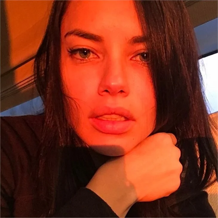 Adriana Lima'nın sosyal medyayı sallayan paylaşımları