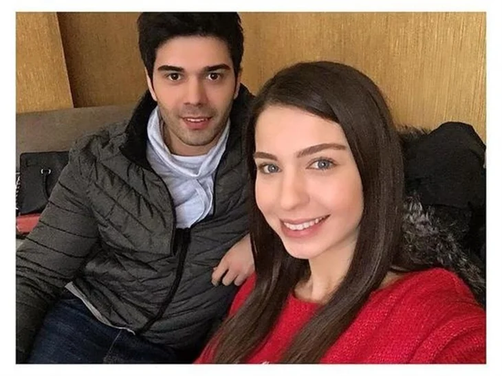 Sette başlayan aşkı öğrendi sevgilisinin evini bastı!