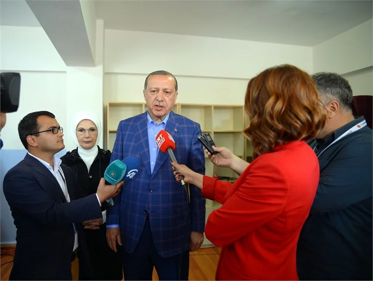 Siyasiler referandumda böyle oy kullandılar