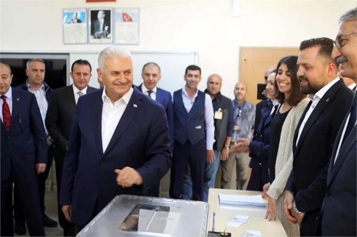 Siyasiler referandumda böyle oy kullandılar