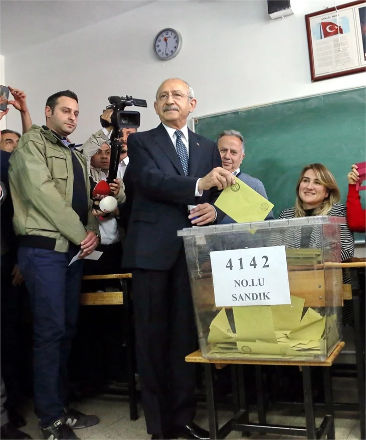Siyasiler referandumda böyle oy kullandılar